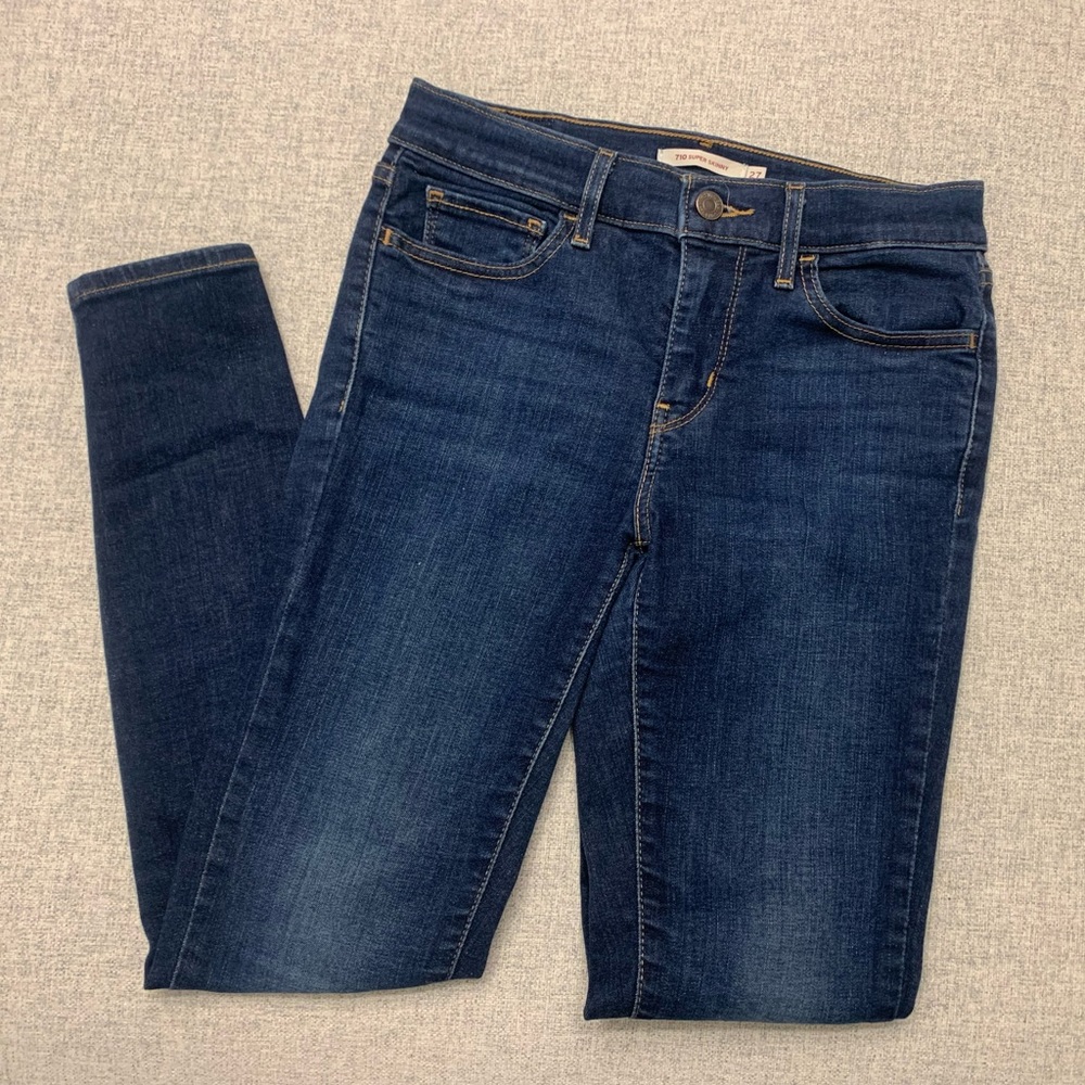 Levi’s 710 Super Skinny (Dark Wash)